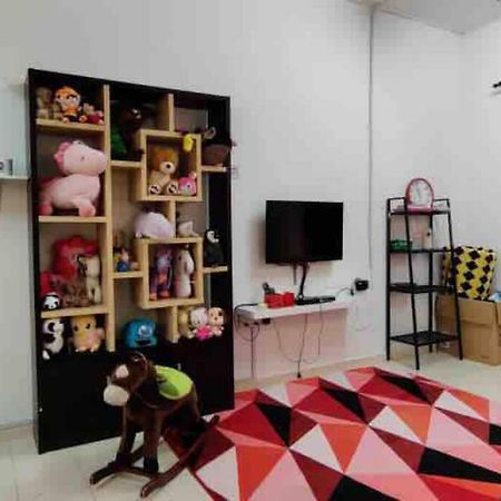 Homestay Delisha Parit Raja Uthm Exterior foto